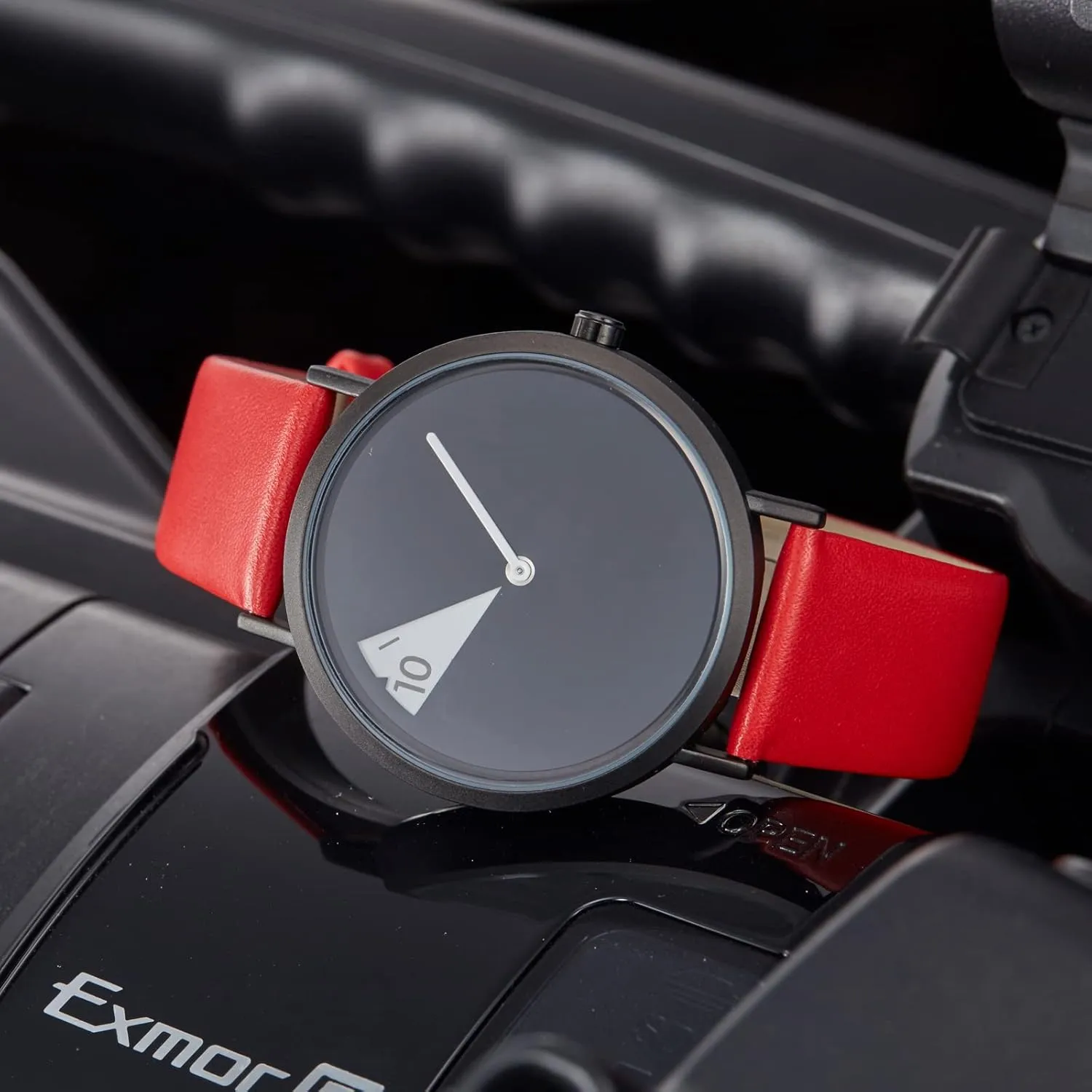 Casual Fashion skull resemblance cramp provocative priest Quartz Minimalist Watch Creative Watch Ultra-Thin Strap 