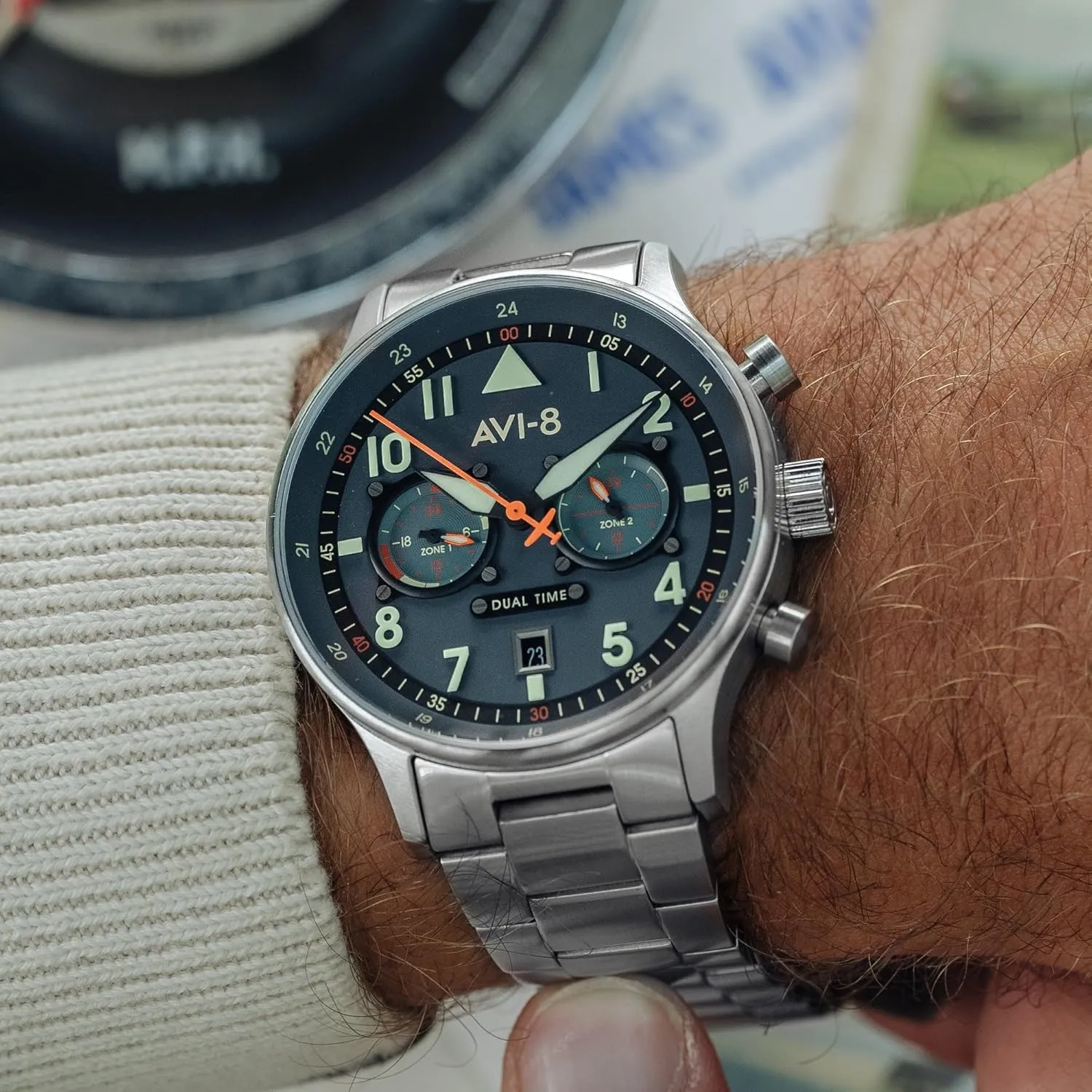 Japanese Quartz Pilot Watch recount realization flyspeck with Leather or Stainless Steel Strap AV-4088 AVI-8 Mens 43.5mm Hawker Hurricane Carey Dual Time 