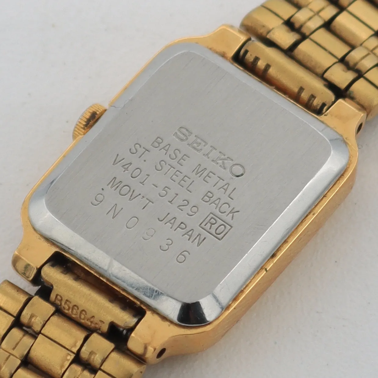 Vintage Seiko V401-5129 Rectangular Ladies Quartz Wristwatch Japan Gold Tone