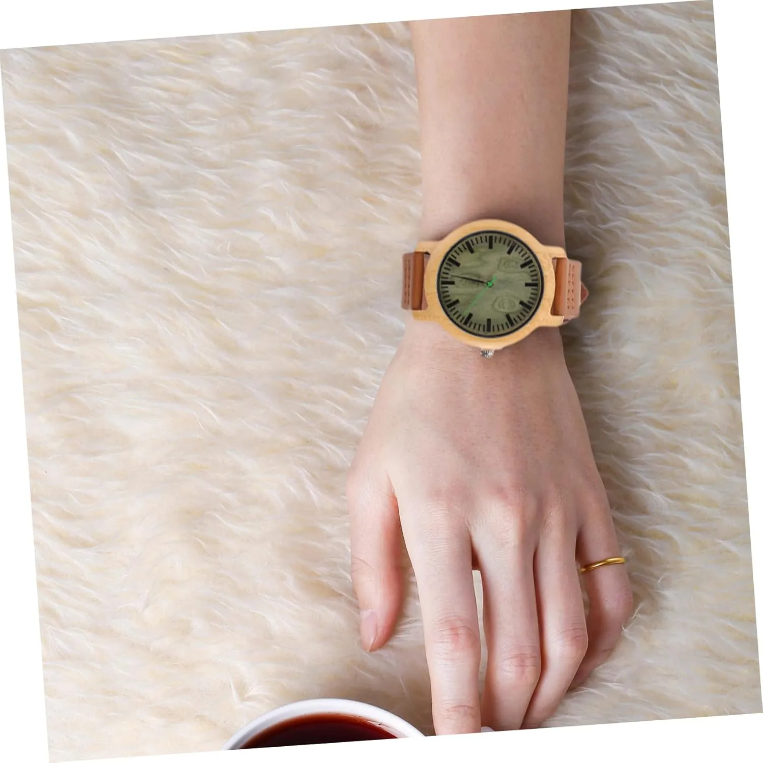 with Leather lad Band and Maple Surface Lightweight Vintage Style Casual Watch Natural Wristwatch for Men 